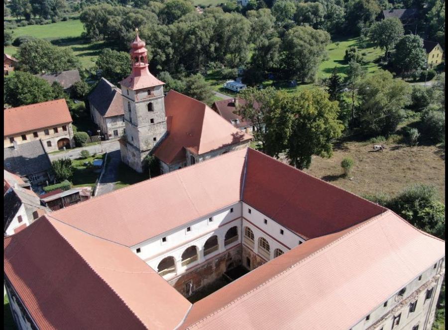 Letecký pohled na zámek (autor: Karel Šiktanc)